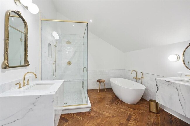 Building Photo - 810 Bourbon St