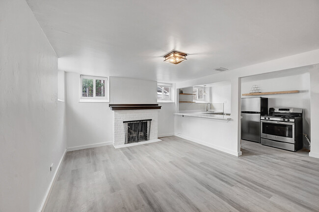 Building Photo - 3143 Sheridan Boulevard