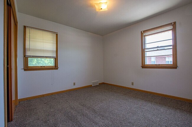 Building Photo - 3328 S 82nd Ave