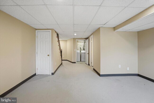 Building Photo - 220 N Orange St