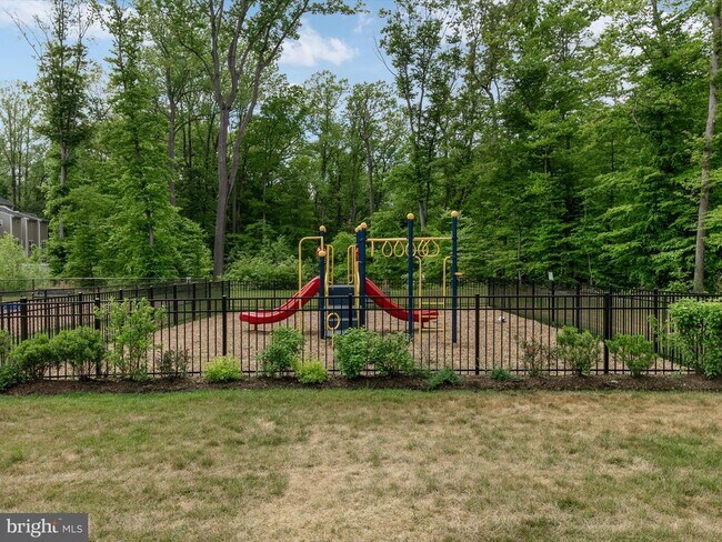 Building Photo - 2552 Buckthorn Dr