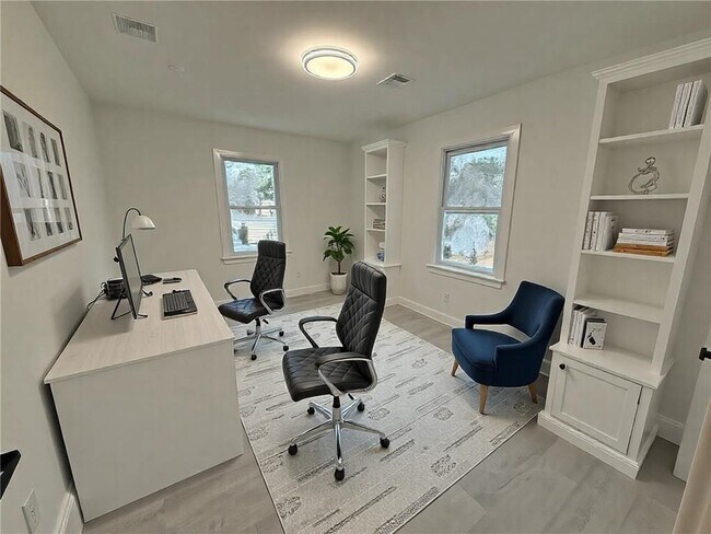 Building Photo - 3663 Heatherwood Dr NE