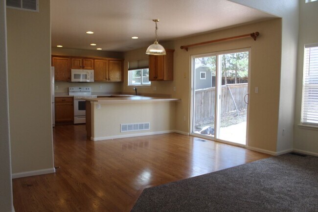 Building Photo - Beautiful 3 BR/2 1/2 BA Home in Highlands Ranch!