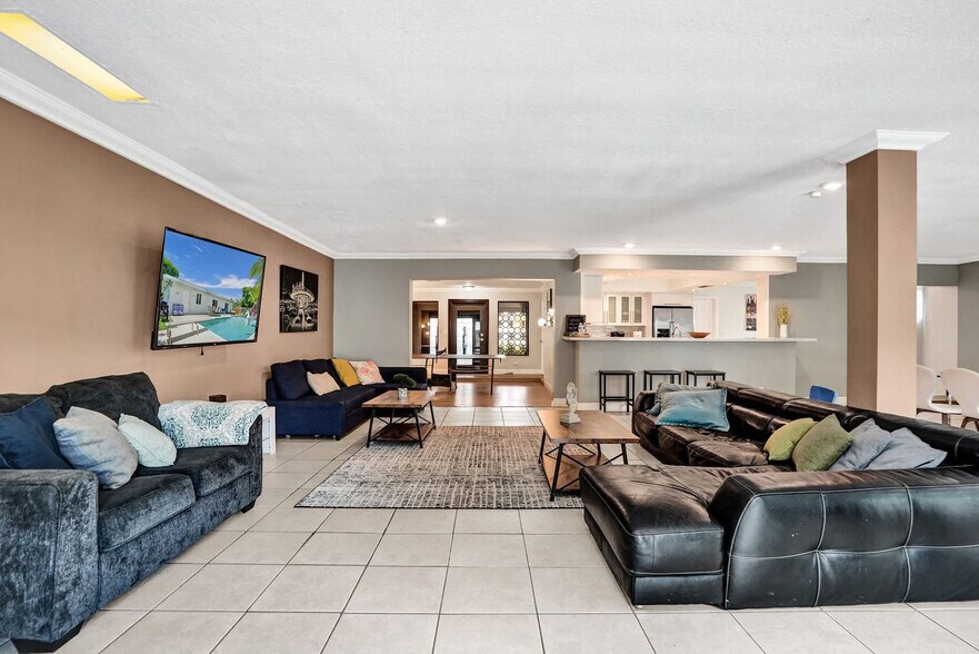 Primary Photo - 5415 Harrison St