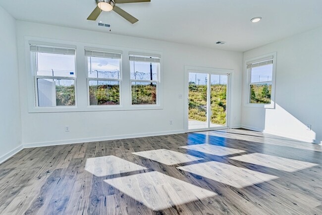 Building Photo - 1435 Darrowby Wy