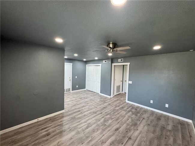 Building Photo - 70 N Hunter St