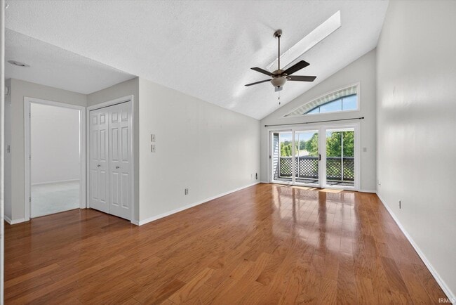 Building Photo - 1354 S College Mall Rd