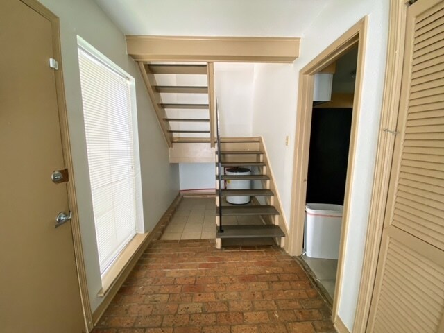 Building Photo - 5417 Constance St