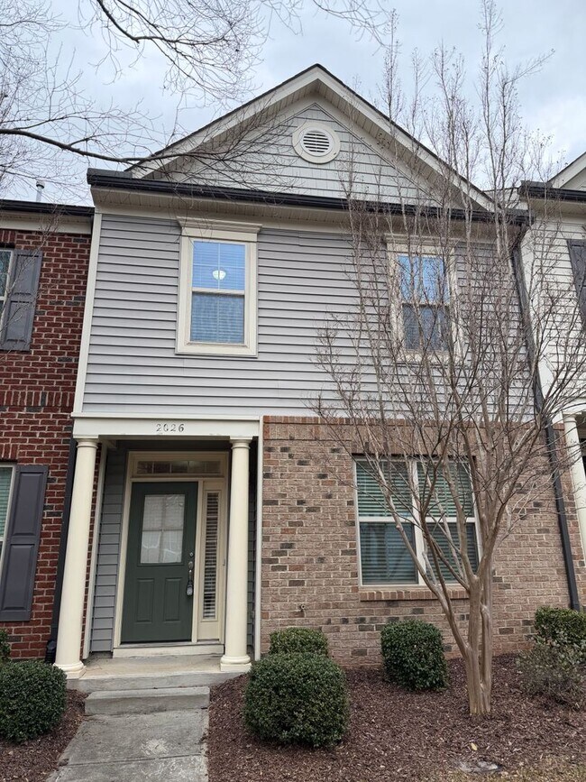 Building Photo - Gorgeous 3br/2.5 bath Townhome