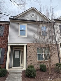 Building Photo - Gorgeous 3br/2.5 bath Townhome
