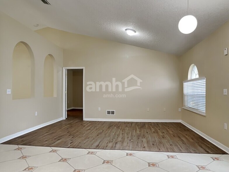 Building Photo - 12285 Hickory Forest Rd