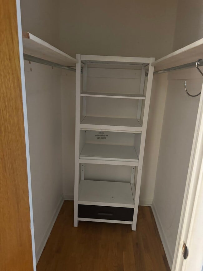 Building Photo - 10008 Jeanes St