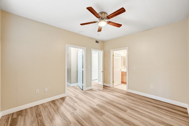 Building Photo - 1050 E Cactus Ave