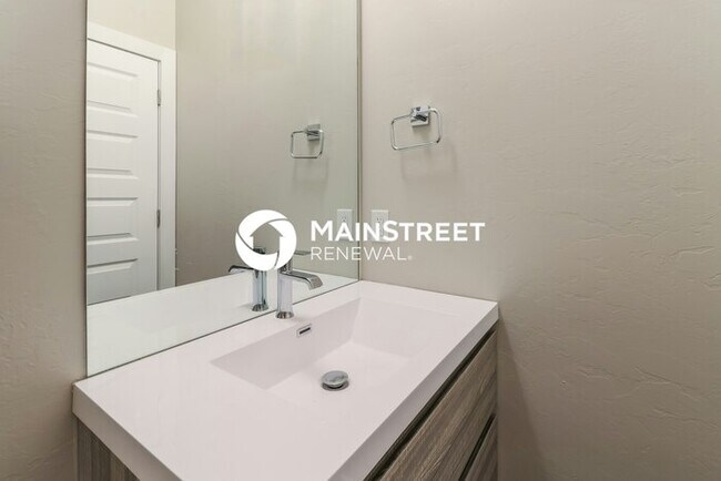 Building Photo - 3 Bedroom Pet-Friendly Home in Oklahoma City, OK with Main Street Renewal