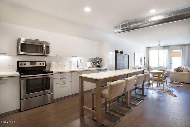 Building Photo - 260 E Rio Salado Pkwy