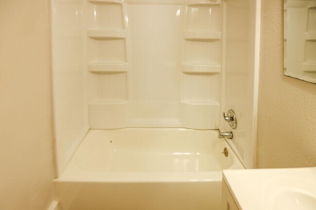 Building Photo - 628 Evesham Ave