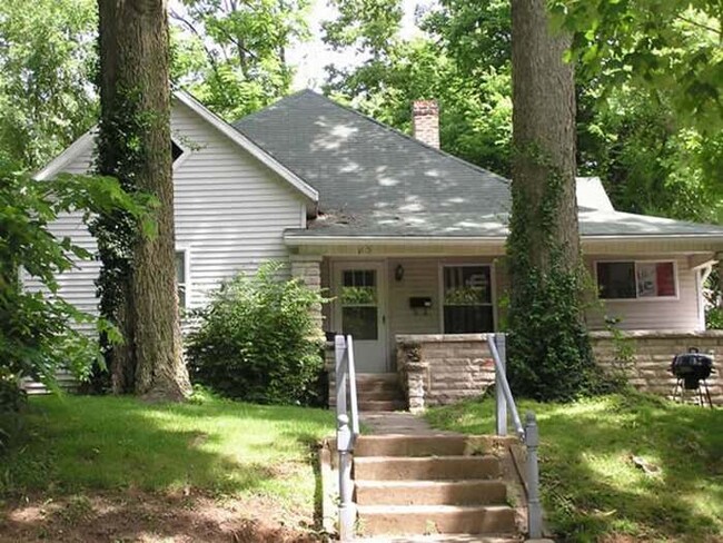 Building Photo - 5BR/2BA House within 0.5 miles of the Indi...