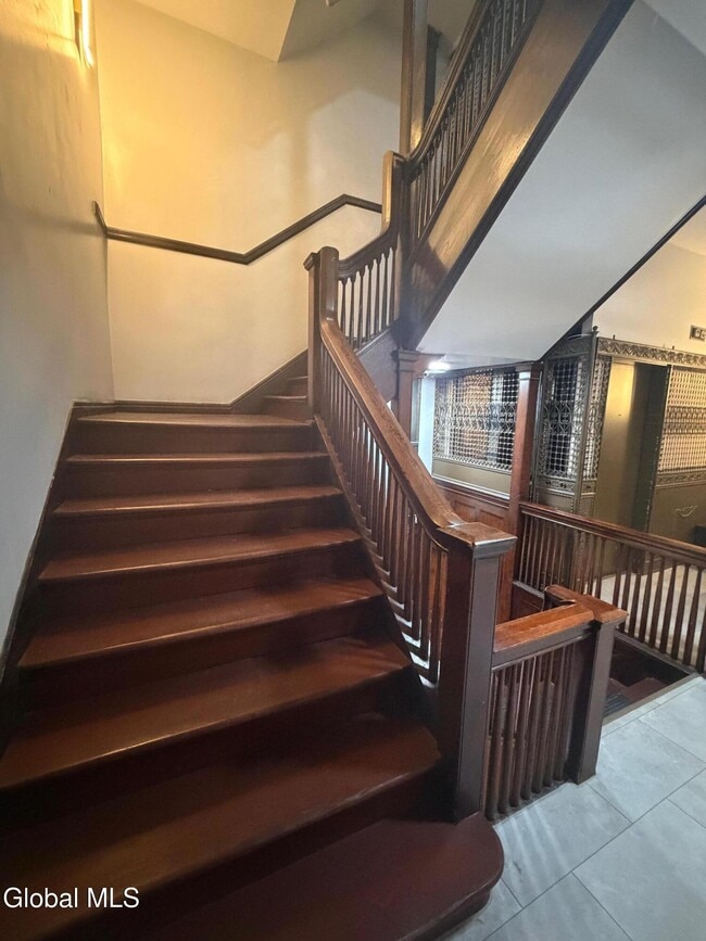 Building Photo - 5 Broadway