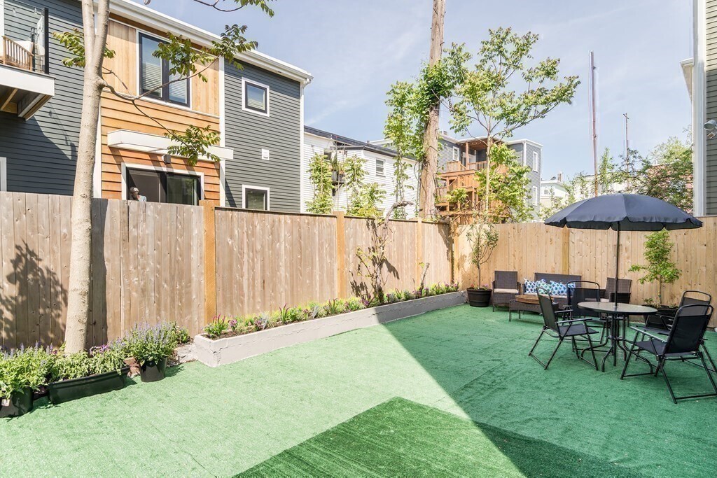 Building Photo - 19 Plymouth St