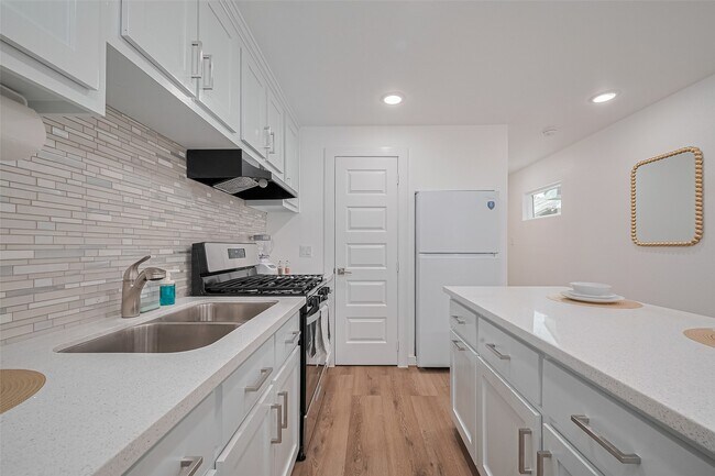 Building Photo - 6725 Avenue K