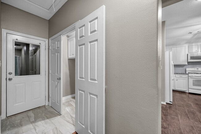 Building Photo - 103 Moonspinner