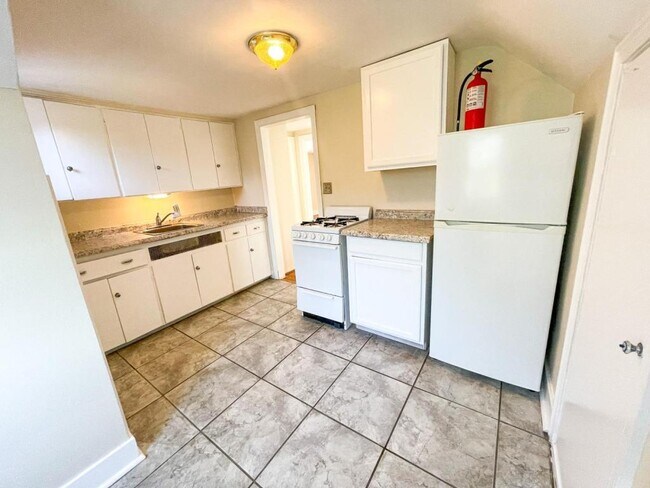 Building Photo - 705 E Seneca St