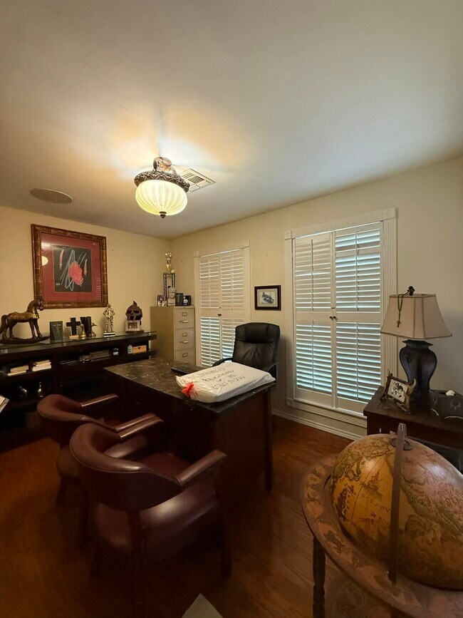 Building Photo - 3110 Jacaranda Dr