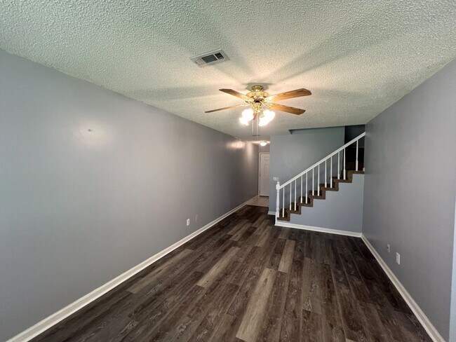 Building Photo - 3153 Achey Dr
