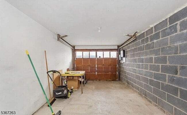 Building Photo - 495 Brook Ave