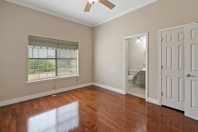 Building Photo - 31 Running Deer Mdws