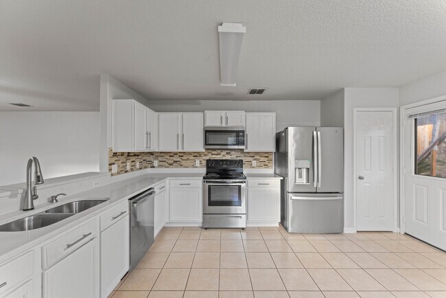 Building Photo - 10926 Acorn Canyon