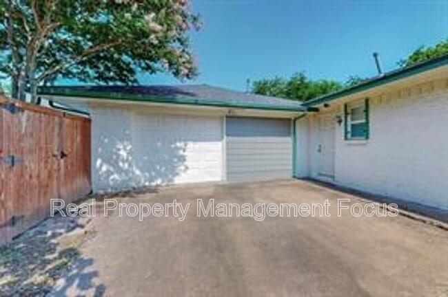 Building Photo - 14724 Overview Dr