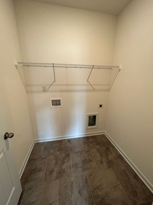 Building Photo - Newly Built 4/2.5 House in North Rome- $1,995