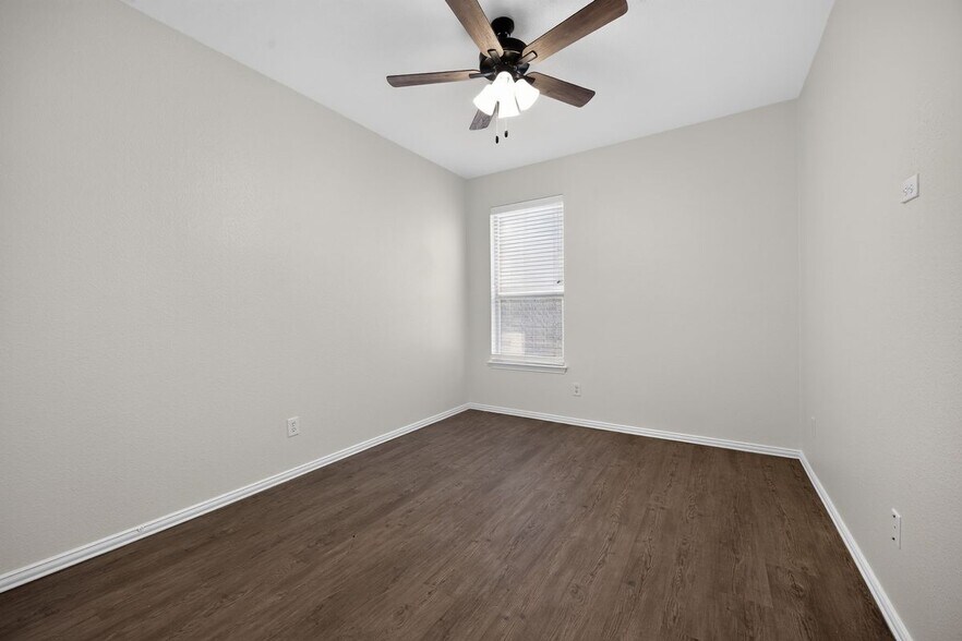 Building Photo - 1521 Stanford Dr