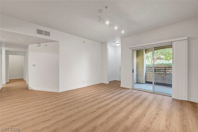 Building Photo - 2291 W Horizon Ridge Pkwy