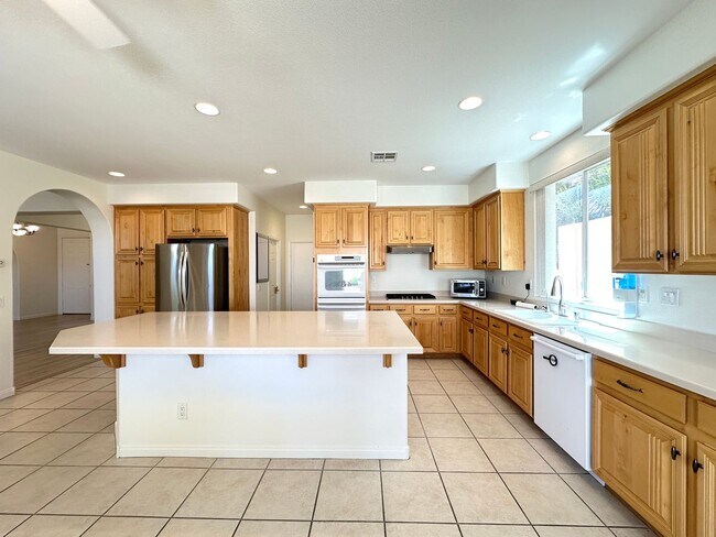 Building Photo - Tule Spgs Ranch North