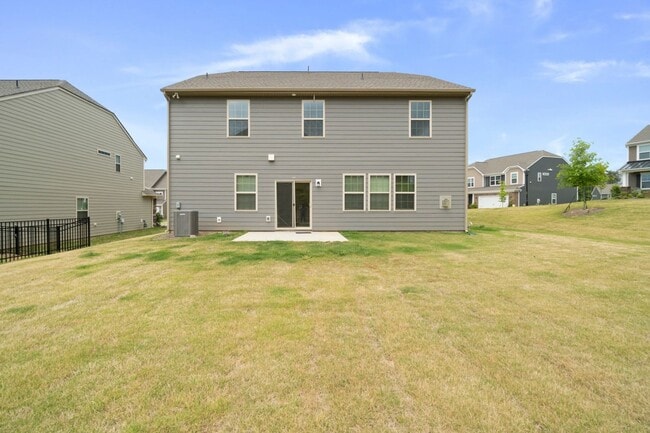 Building Photo - This Beautiful 4 Bedrooms, 2.5 Bathrooms i...