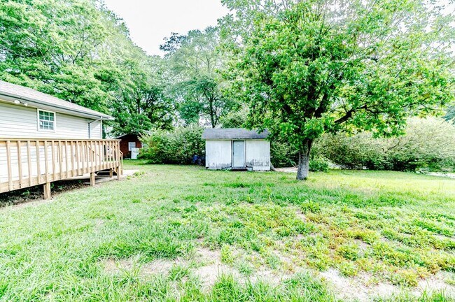 Building Photo - 1601 Tramway Rd