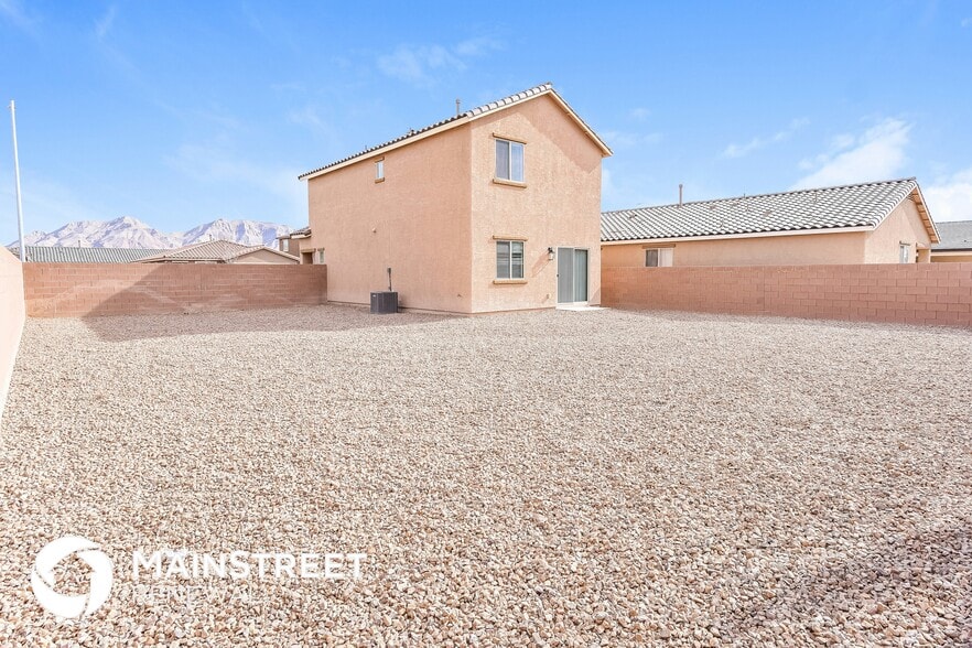 Building Photo - 1883 Metamora St