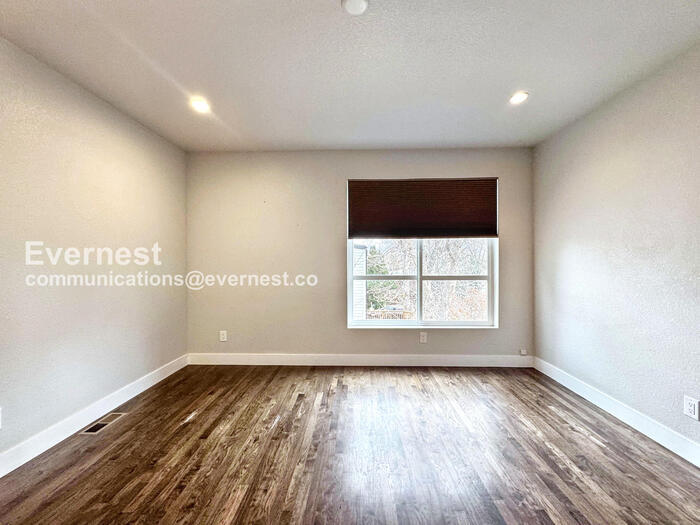 Building Photo - 8130 W 10th Ave