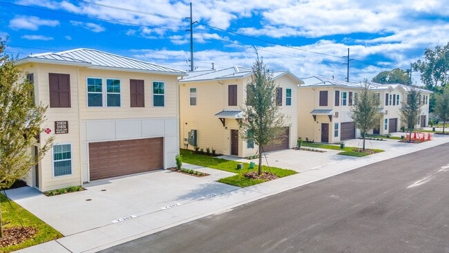 Building Photo - The Residences at Lake Saunders