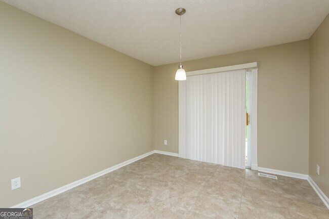 Building Photo - 6671 Emily Ln