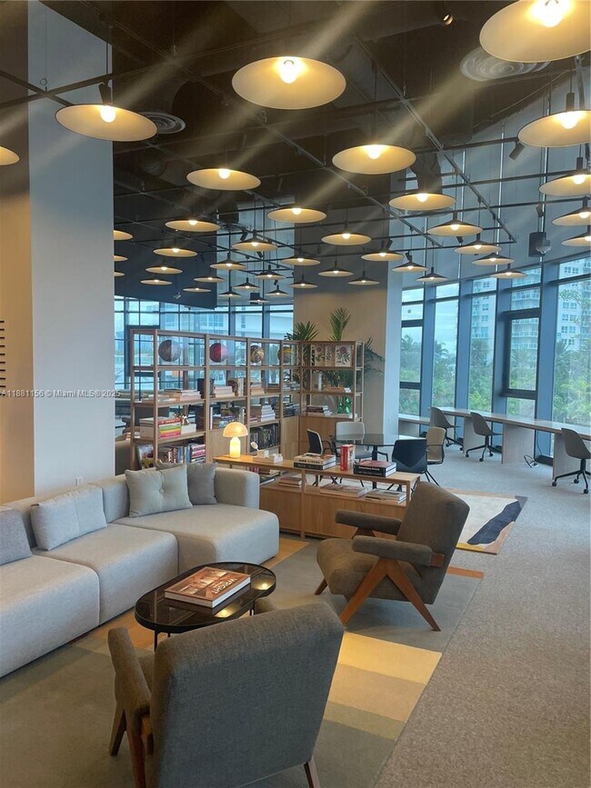 Building Photo - 500 Alton Rd