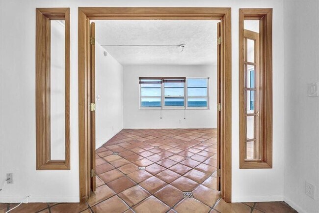 Building Photo - 6000 N Ocean Blvd