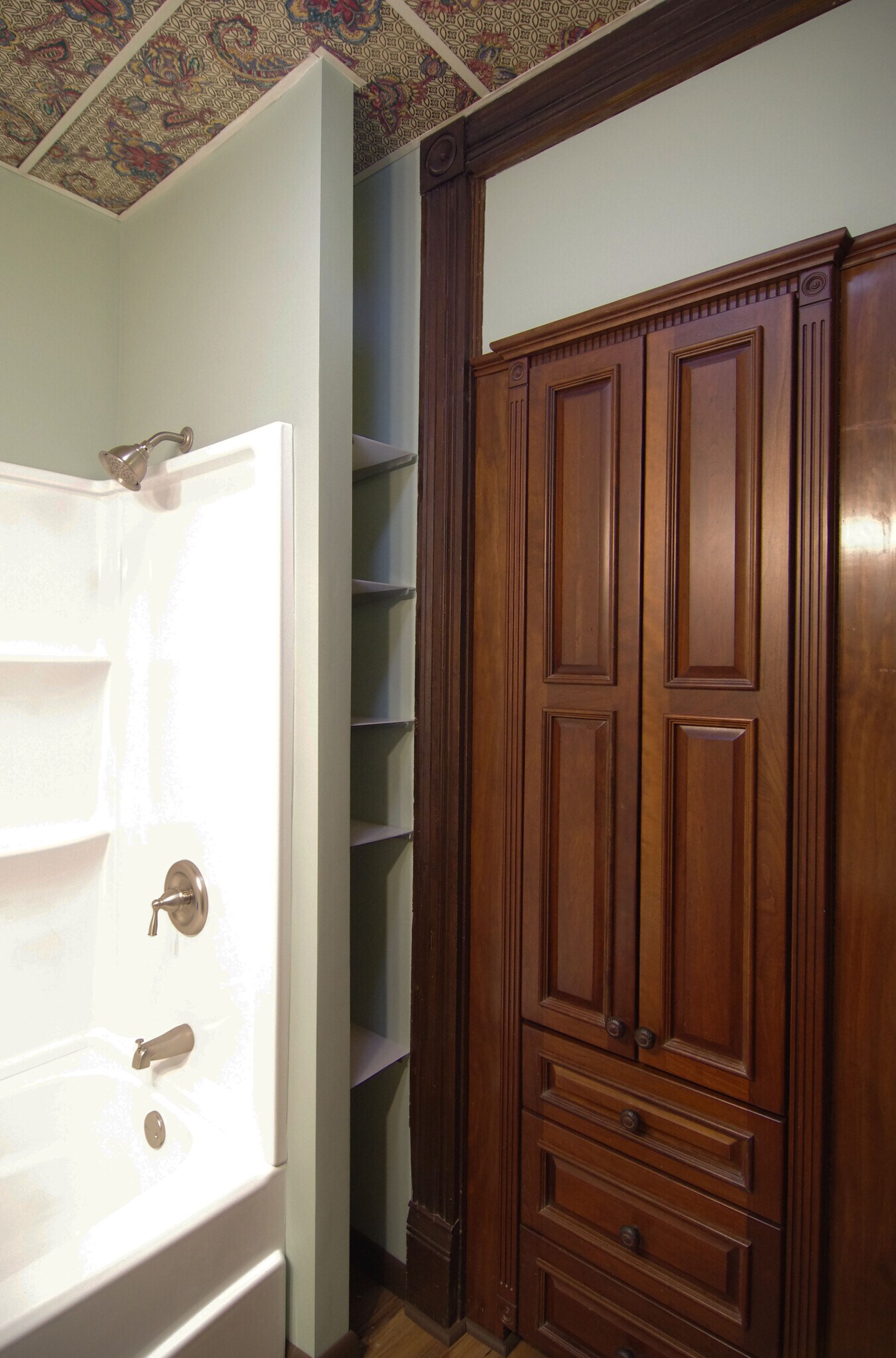 Bathroom Storage - 418 N Main St