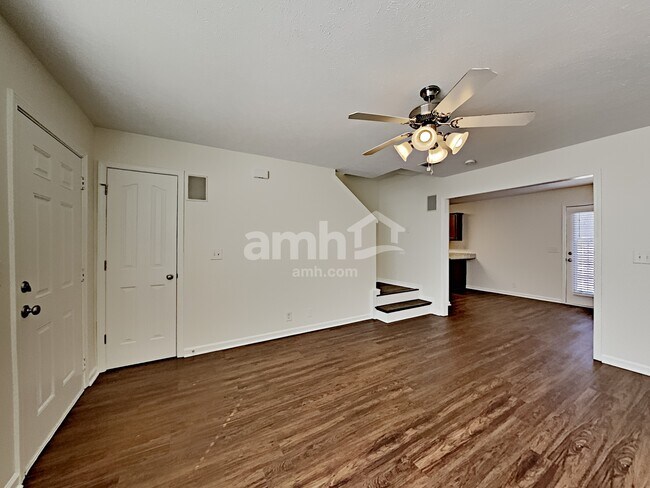 Building Photo - 8912 Ristau Ct