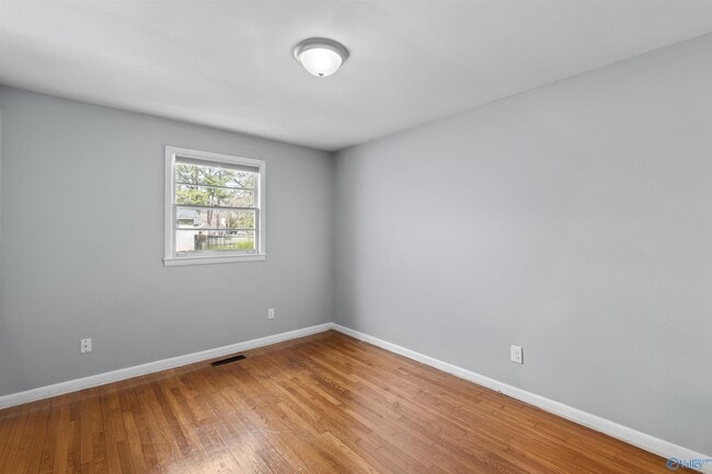 Building Photo - 8009 Whitesburg Dr