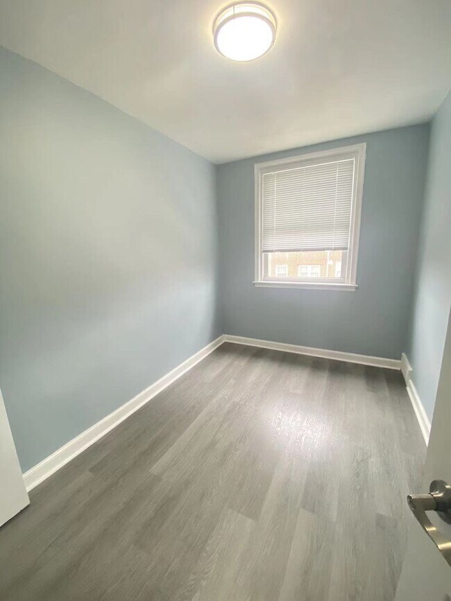 Building Photo - 3 Bedroom and 1 bathroom Row House Availab...