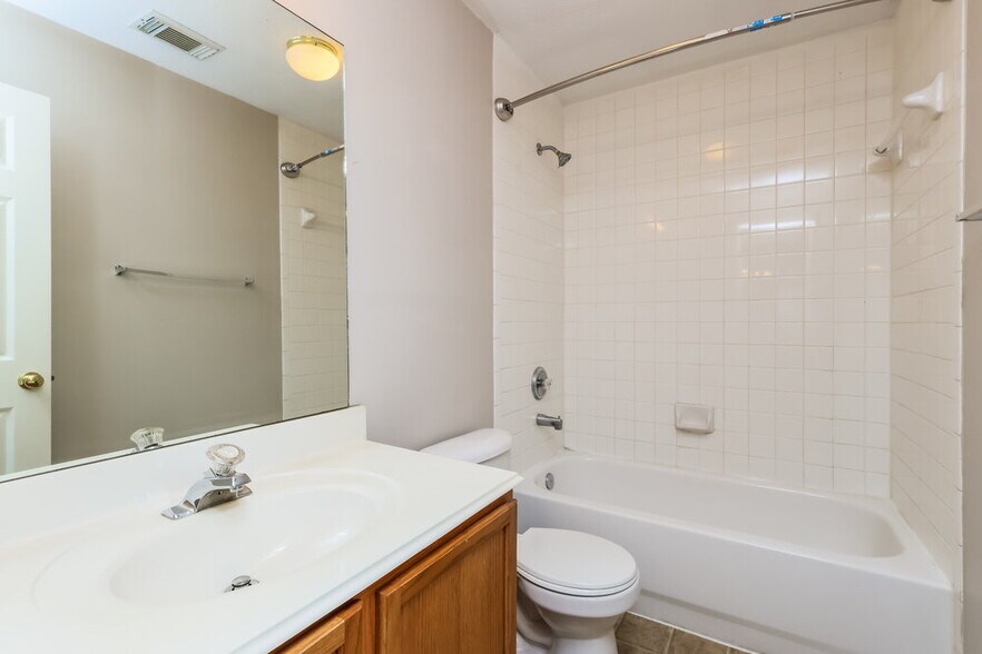 Building Photo - 3219 Candlepine Dr