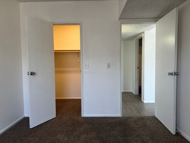 Building Photo - 2 BR Condo near Chaparral Golf & Rotary Park